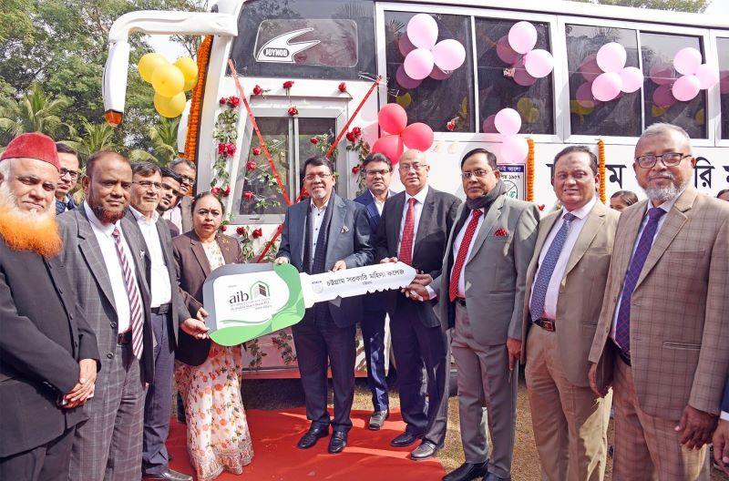 চট্টগ্রাম সরকারি মহিলা কলেজে আল-আরাফাহ্ ইসলামী ব্যাংকের বাস উপহার